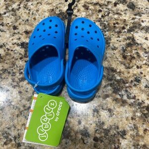 NWT Little Kids size 9 Blue Crocs